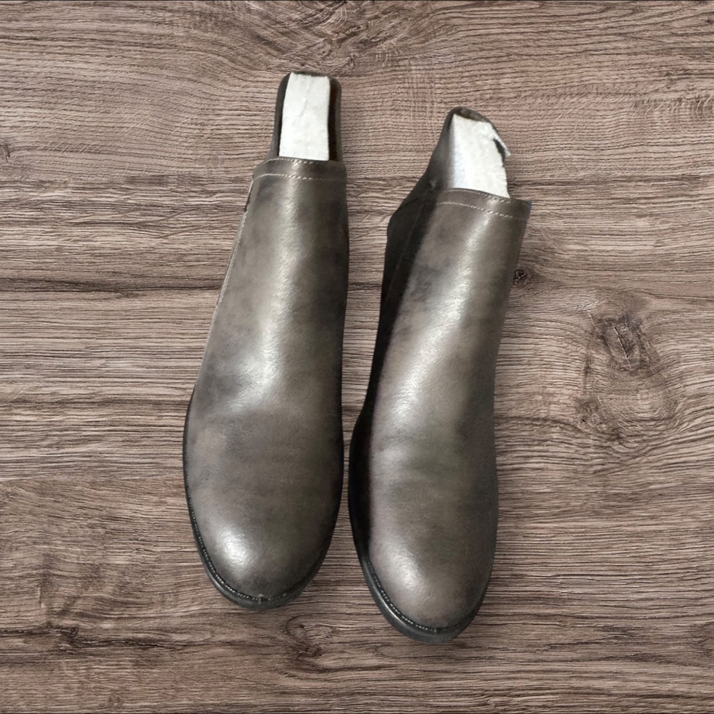 Women Gray Leather Shoes